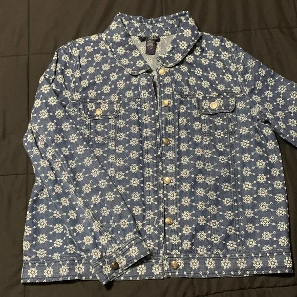 Denim&Co ~ Blue and White Patterned Jacket (XL) - Picture 2 of 14